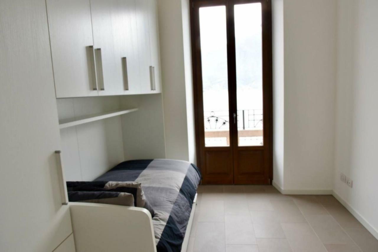 Stylish Lakefront House Lovere Extérieur photo